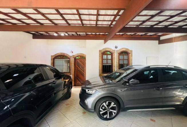 Casa, 4 quartos, 259 m² - Foto 2