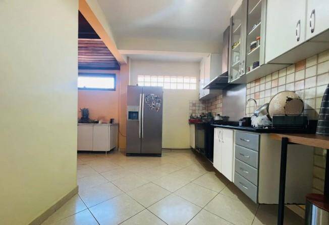 Casa, 4 quartos, 259 m² - Foto 19