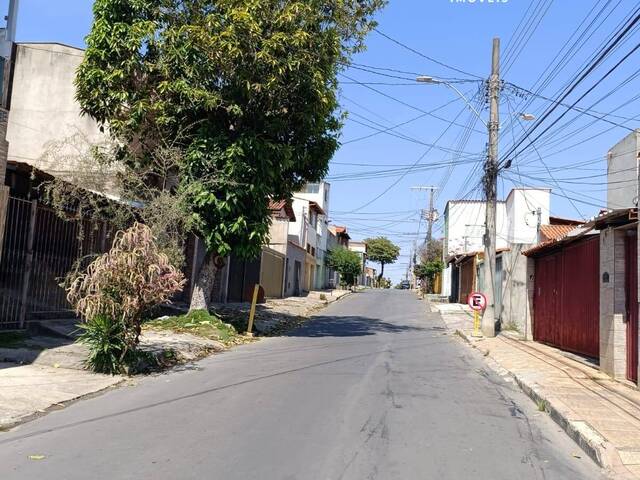 Casa para Venda em Belo Horizonte - 2